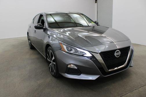 2022 Nissan Altima SR FWD