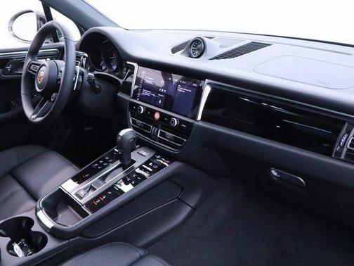 2025 Porsche Macan T