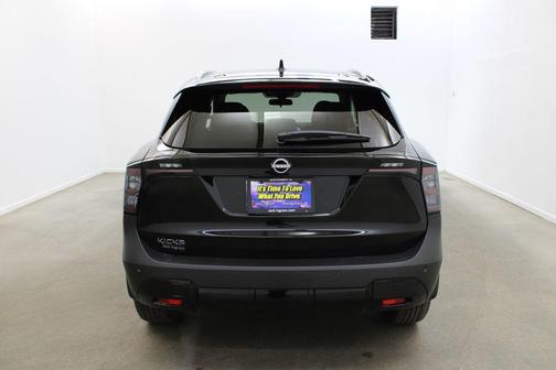 Super Black 2026 Nissan Kicks SV