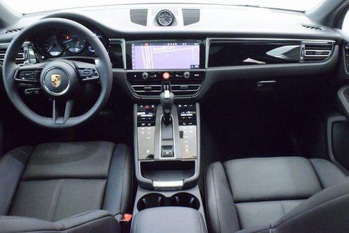 2023 Porsche Macan Base