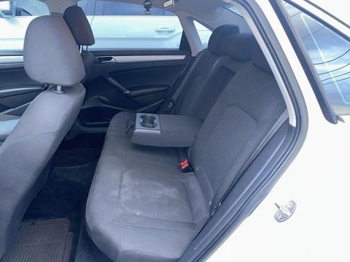 2016 Volkswagen Passat 1.8T S