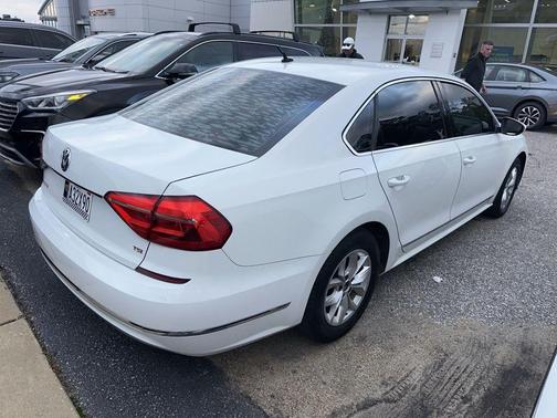 2016 Volkswagen Passat 1.8T S