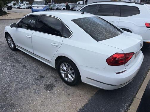 2016 Volkswagen Passat 1.8T S