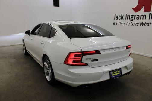 2018 Volvo S90 T5 Momentum