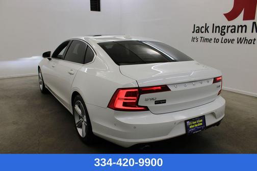 2018 Volvo S90 T5 Momentum