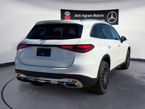 Polar White 2026 Mercedes-Benz GLC 300 Base