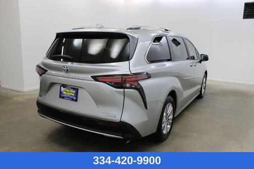 2024 Toyota Sienna Platinum