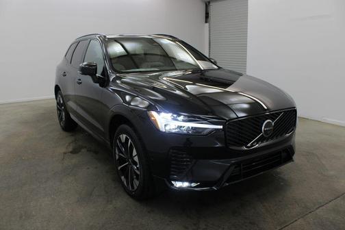 Onyx Black Metallic 2026 Volvo XC60 B5 Plus