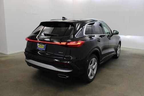 Mythos Black Metallic 2025 Audi Q5 Prestige TFSI quattro S tronic