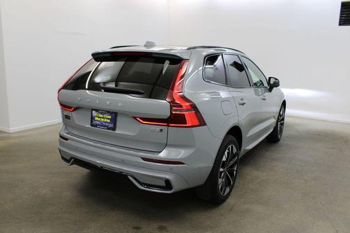 Vapour Grey Metallic 2026 Volvo XC60 B5 Plus