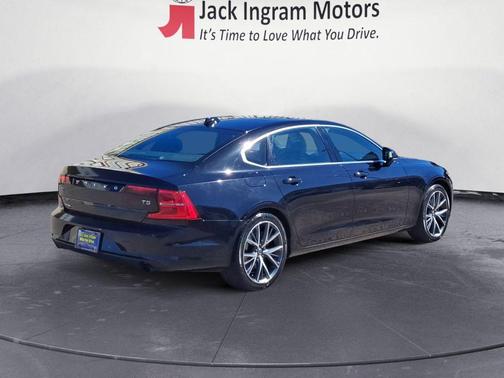 2018 Volvo S90 T5 Momentum