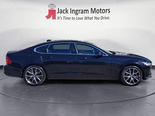 2018 Volvo S90 T5 Momentum