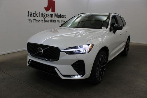Crystal White Metallic 2026 Volvo XC60 B5 Ultra