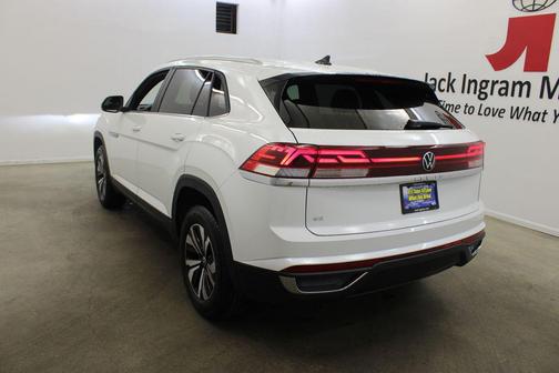 White Pearl 2026 Volkswagen Atlas Cross Sport 2.0T SE