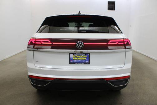 White Pearl 2026 Volkswagen Atlas Cross Sport 2.0T SE