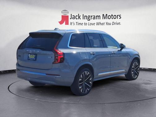 2025 Volvo XC90 B6 Plus 7-Seater