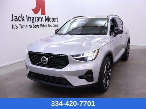 2025 Volvo XC40 Plus Dark Theme