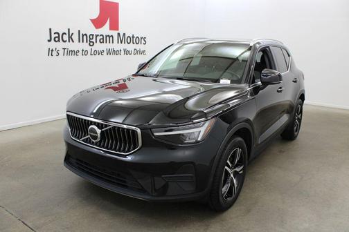 Onyx Black Metallic 2025 Volvo XC40 B5 Core Bright Theme