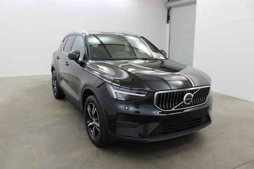 Onyx Black Metallic 2025 Volvo XC40 B5 Core Bright Theme
