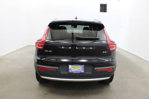 Onyx Black Metallic 2025 Volvo XC40 B5 Core Bright Theme