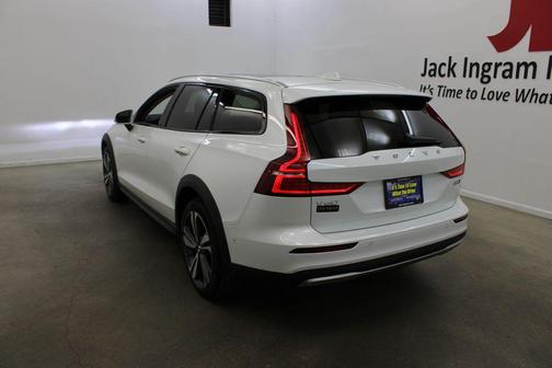 Crystal White Pearl 2026 Volvo V60 Cross Country Plus, B5 AWD Gas (mild hybrid)