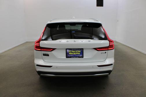 Crystal White Pearl 2026 Volvo V60 Cross Country Plus, B5 AWD Gas (mild hybrid)