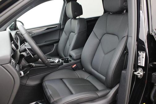 Jet Black 2026 Porsche Macan Macan