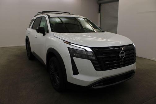 White Pearl 2026 Nissan Pathfinder SL