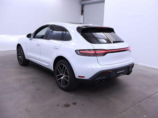 2023 Porsche Macan Base