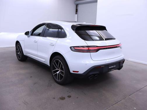 2023 Porsche Macan Premium Package Plus