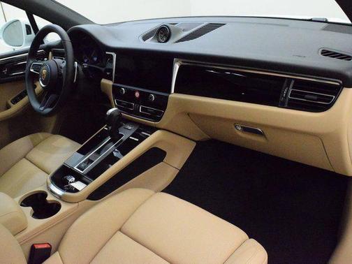 2023 Porsche Macan Base