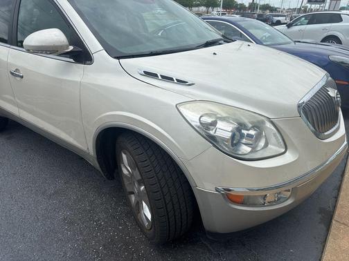 White Diamond Tricoat 2011 Buick Enclave 2XL