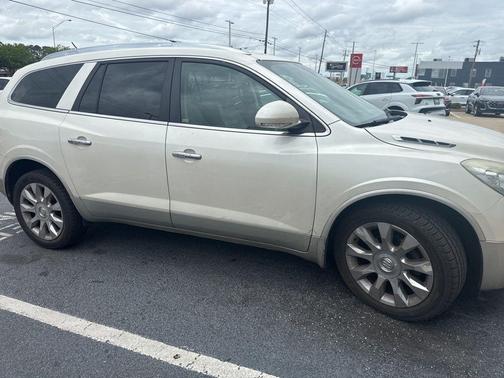 White Diamond Tricoat 2011 Buick Enclave 2XL