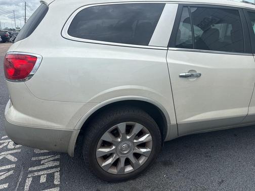 White Diamond Tricoat 2011 Buick Enclave 2XL