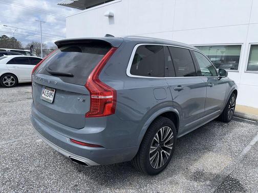 2021 Volvo XC90 T6 Momentum