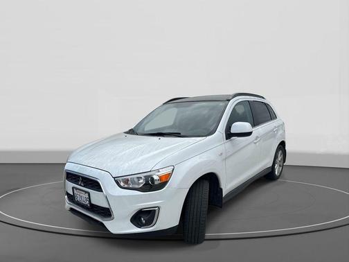 White Pearl 2013 Mitsubishi Outlander Sport SE