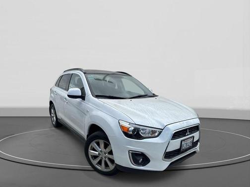 White Pearl 2013 Mitsubishi Outlander Sport SE
