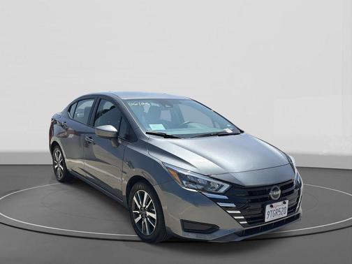 Gun Metallic 2025 Nissan Versa 1.6 SV