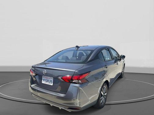 Gun Metallic 2025 Nissan Versa 1.6 SV