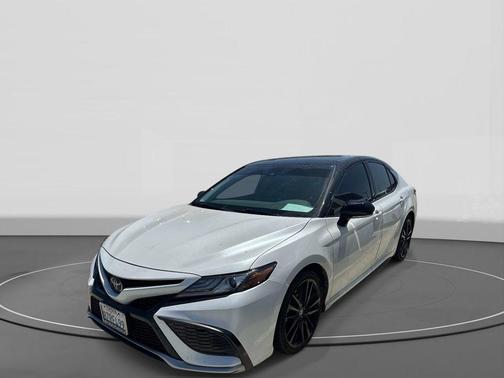 Wind Chill Pearl / Midnight Black Metallic 2022 Toyota Camry XSE