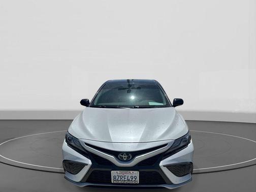 Wind Chill Pearl / Midnight Black Metallic 2022 Toyota Camry XSE