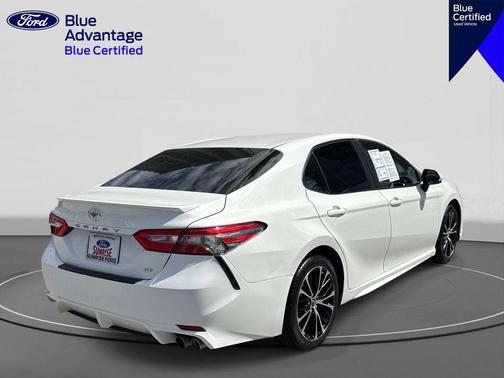 Super White 2018 Toyota Camry SE