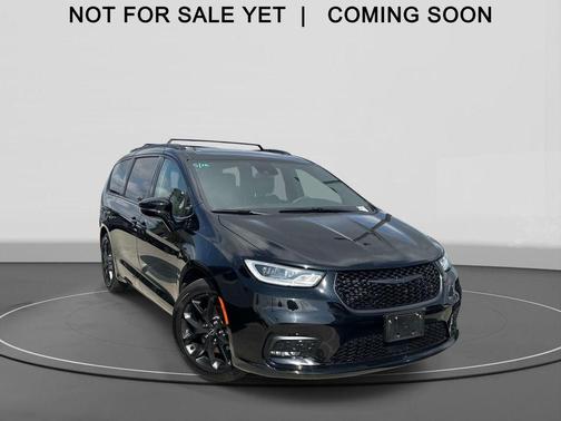 Diamond Black 2025 Chrysler Pacifica Limited