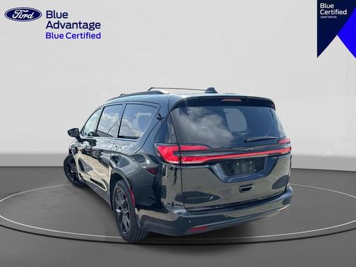 Diamond Black 2025 Chrysler Pacifica Limited
