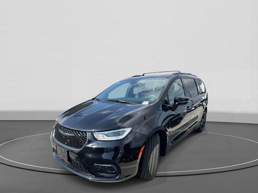 Diamond Black 2025 Chrysler Pacifica Limited