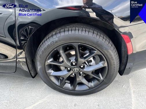 Diamond Black 2025 Chrysler Pacifica Limited