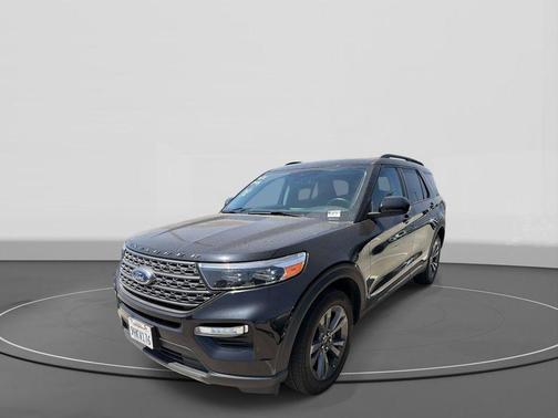 Agate Black Metallic 2023 Ford Explorer XLT