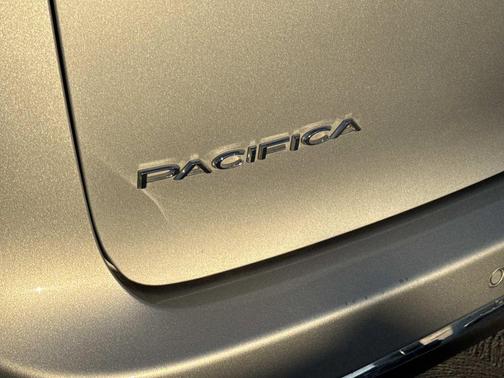 2023 Chrysler Pacifica Touring-L