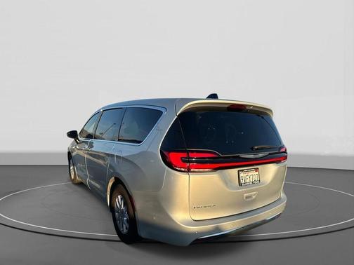 2023 Chrysler Pacifica Touring-L