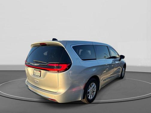 2023 Chrysler Pacifica Touring-L